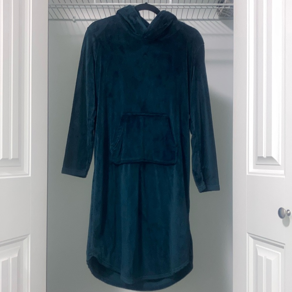 32 Degrees Hooded Lounger